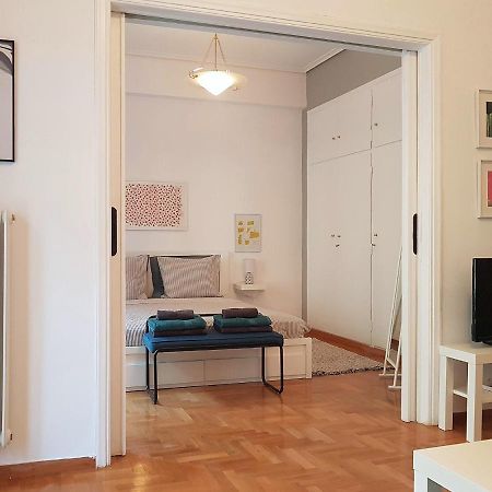 Colourful Apartment In The Heart Of Атина Екстериор снимка