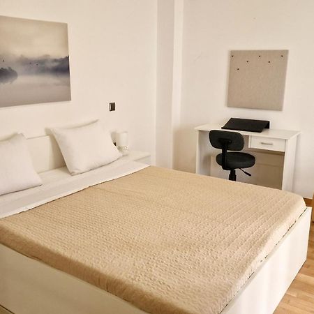 Colourful Apartment In The Heart Of Атина Екстериор снимка
