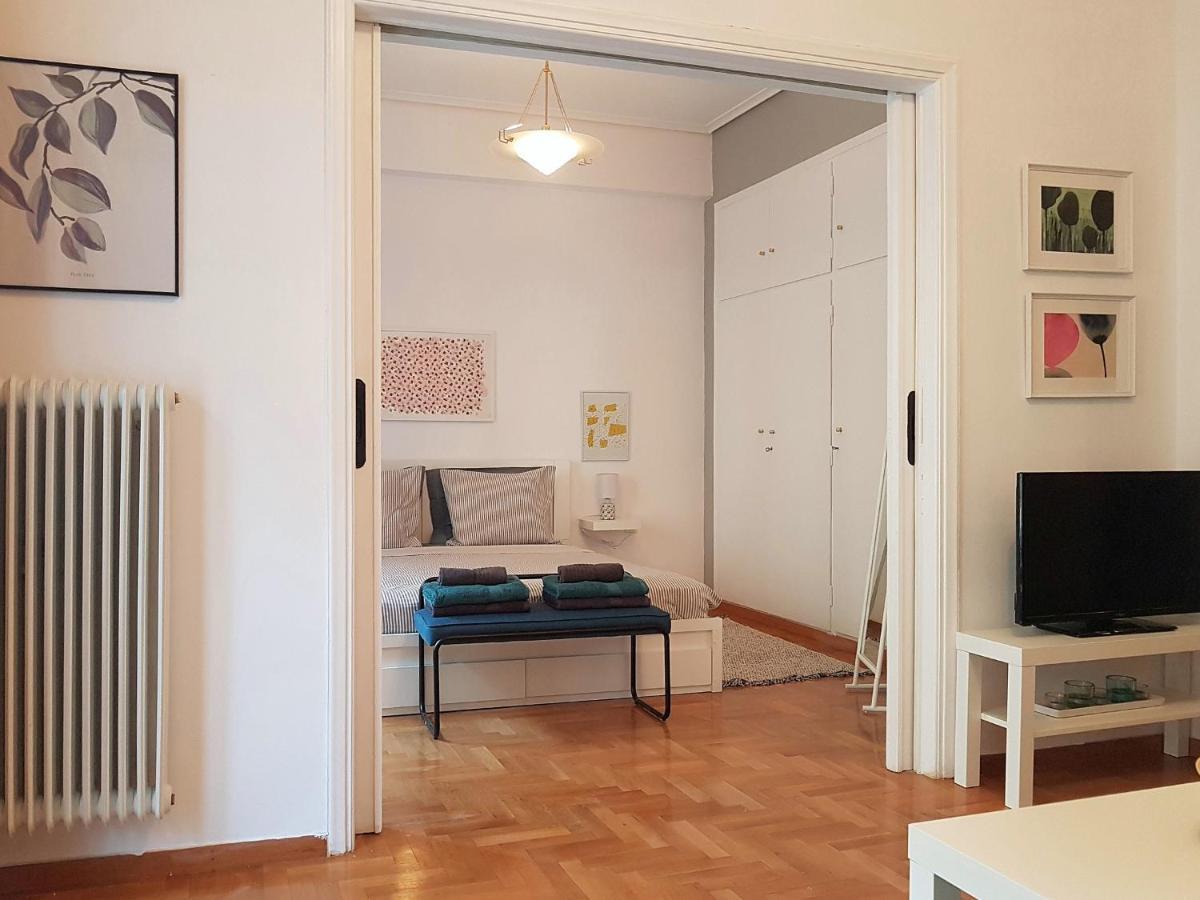 Colourful Apartment In The Heart Of Атина Екстериор снимка