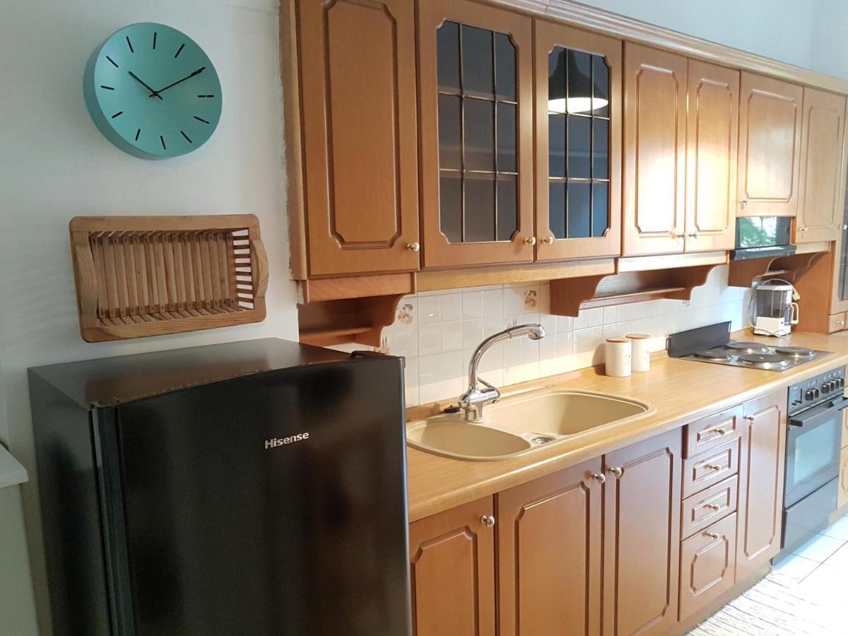 Colourful Apartment In The Heart Of Атина Екстериор снимка