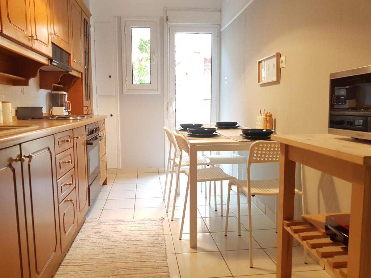 Colourful Apartment In The Heart Of Атина Екстериор снимка