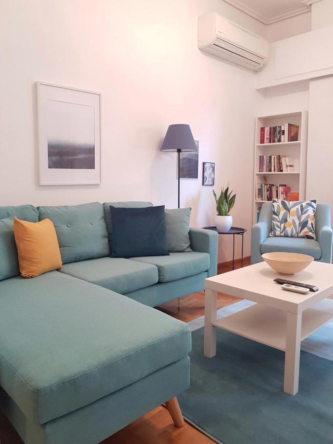 Colourful Apartment In The Heart Of Атина Екстериор снимка
