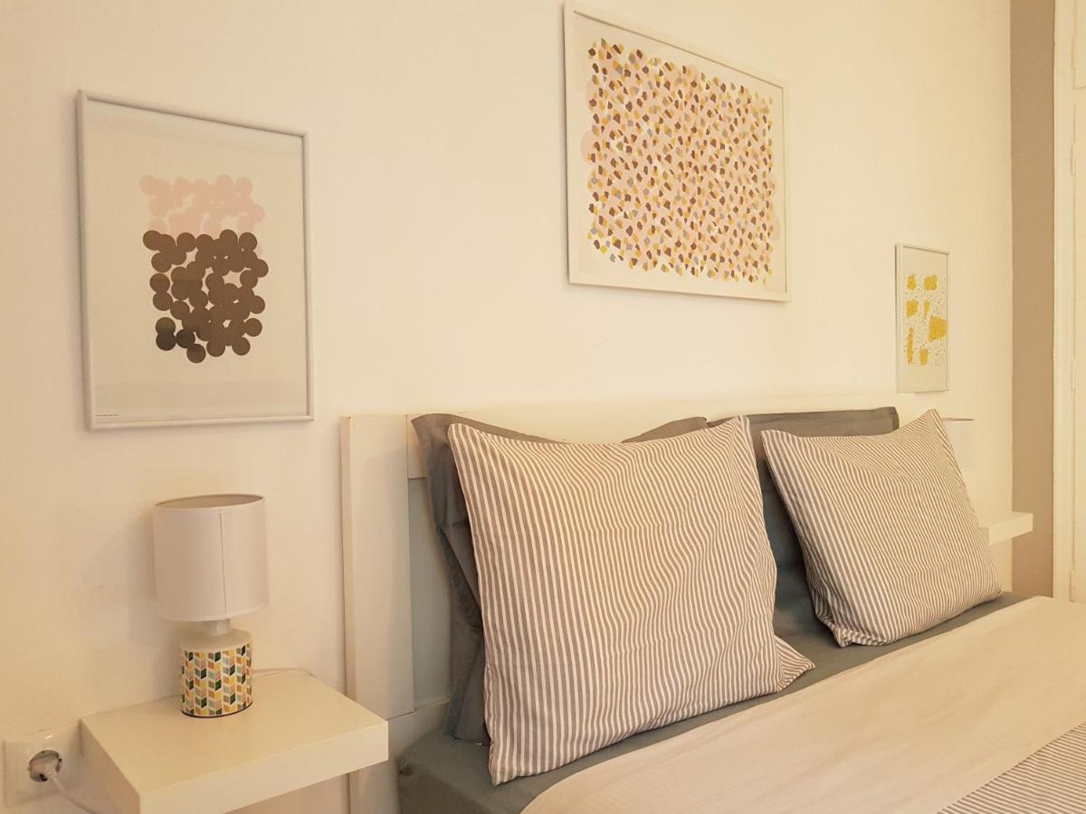 Colourful Apartment In The Heart Of Атина Екстериор снимка