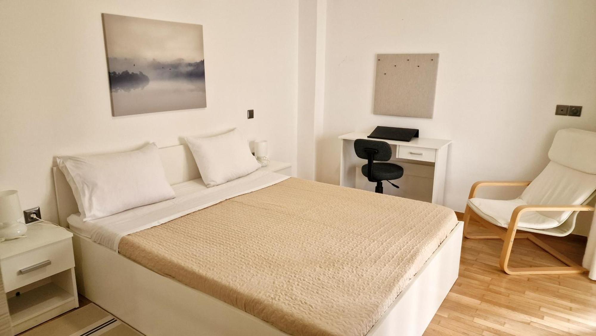 Colourful Apartment In The Heart Of Атина Екстериор снимка